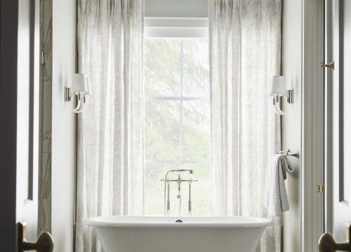 20 Beautiful Bathroom Curtain Setups