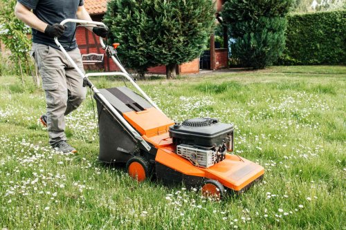 How to Troubleshoot Your Lawnmower If It's Starting, But Dies Right Afterwards