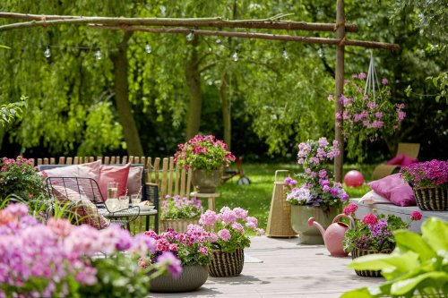 6 Tips for Supporting Pollinators in Your Yard This Spring, According to Pro Gardeners