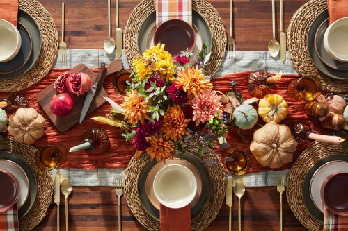 Want to Wow Your Guests? How Home Experts Set the Perfect Thanksgiving Table Every Year