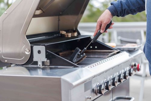 How to Clean a BBQ Grill With Vinegar and Baking Soda to Get That Layer of Grime Off