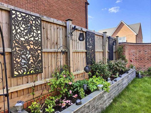 30 Clever Ways to Decorate Your Backyard Fence