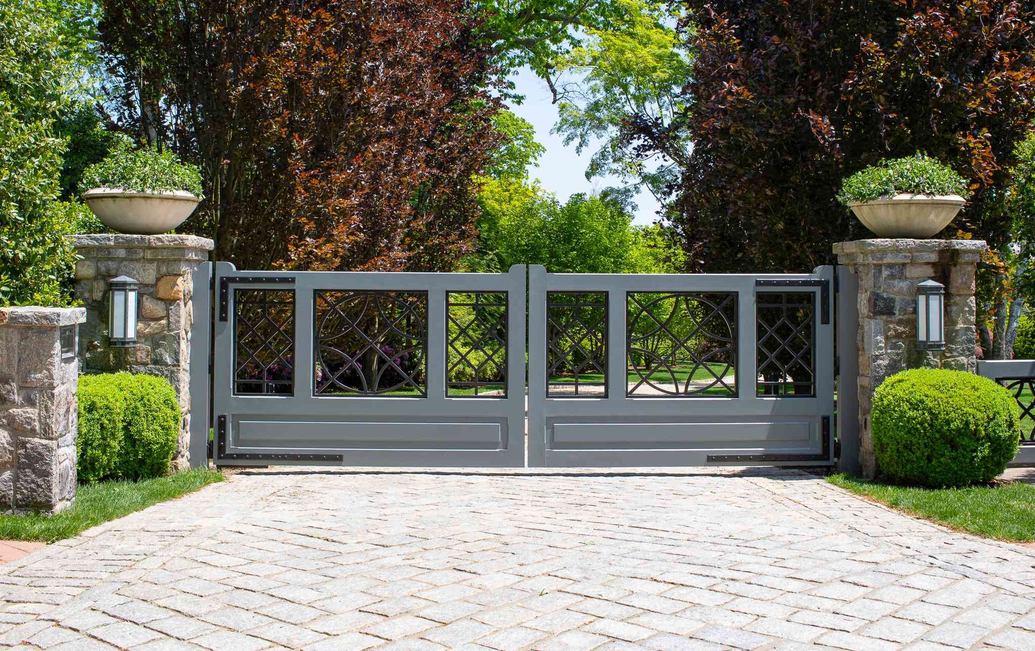 24 Driveway Landscape Ideas for the Ultimate Curb Appeal