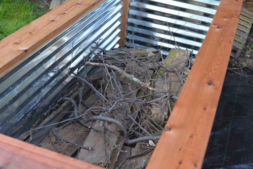 6 Budget-Friendly Things You Should Add to Fill Your Raised Garden Bed Instead of Soil