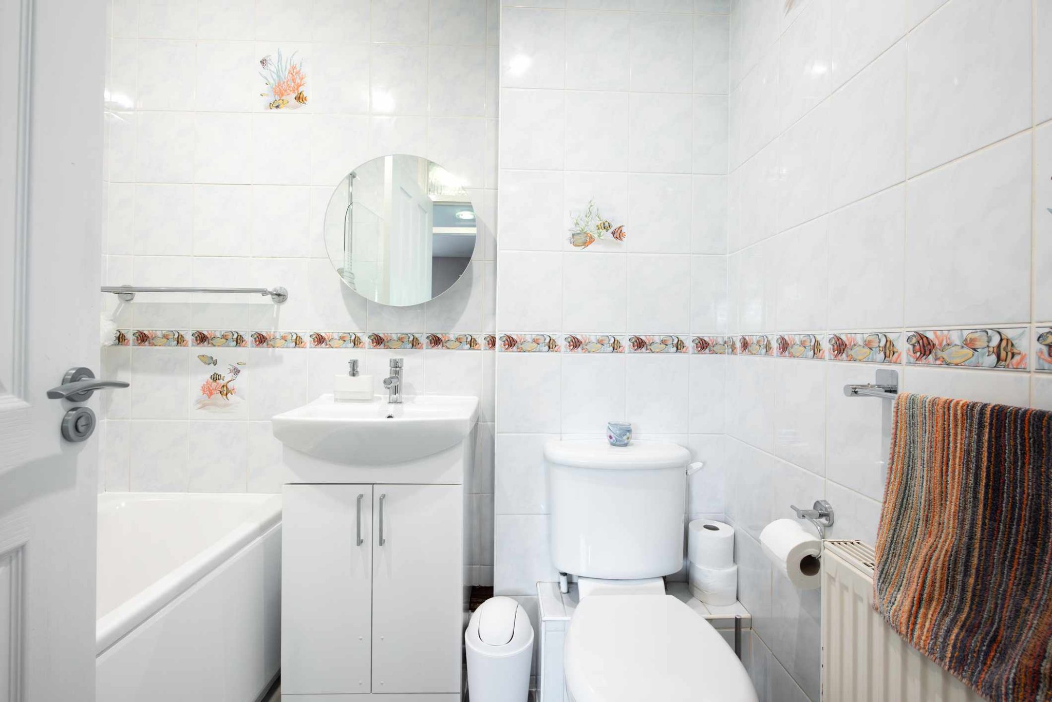 7 Reasons Your Bathroom Looks Dated (and How to Fix It), According to Designers
