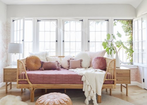 How to Make a Daybed Look Like a Couch: 8 Tips