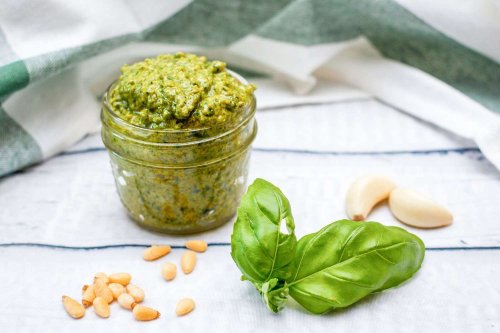 A 10-Minute Recipe for Vegan Pesto Sauce