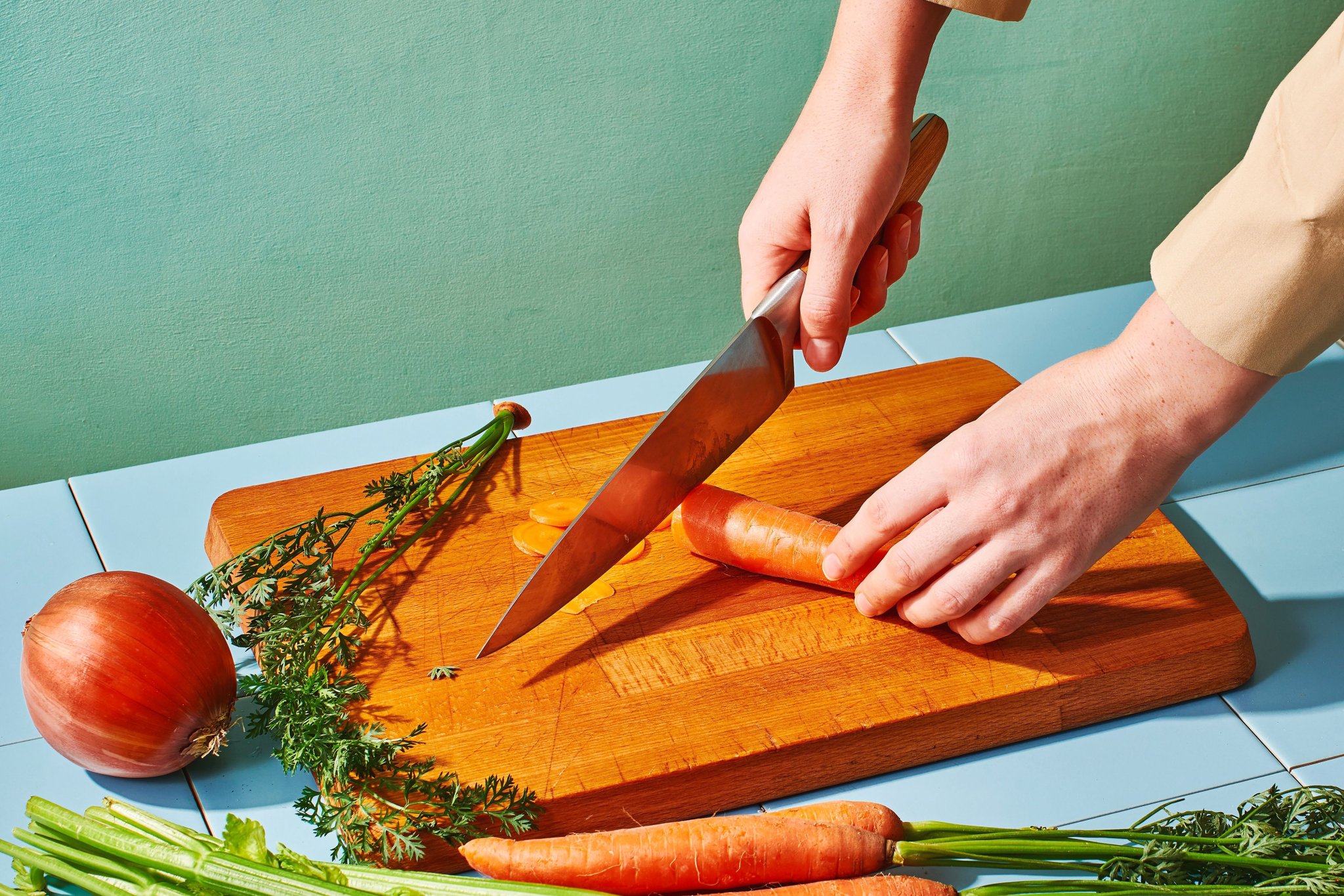 How to Hold a Chef's Knife the Right Way