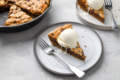 Treat Yourself to This One-Bowl Chocolate Chip Skillet Cookie