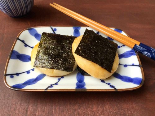 Norimaki Mochi: Rice Cakes With Sweet Soy Sauce Wrapped in Seaweed