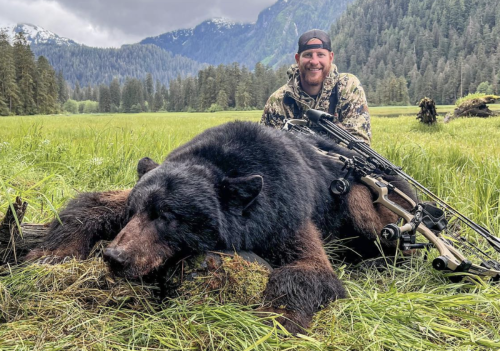 NFL Quarterback Carson Wentz Killed Black Bear On Hunting Trip | Flipboard