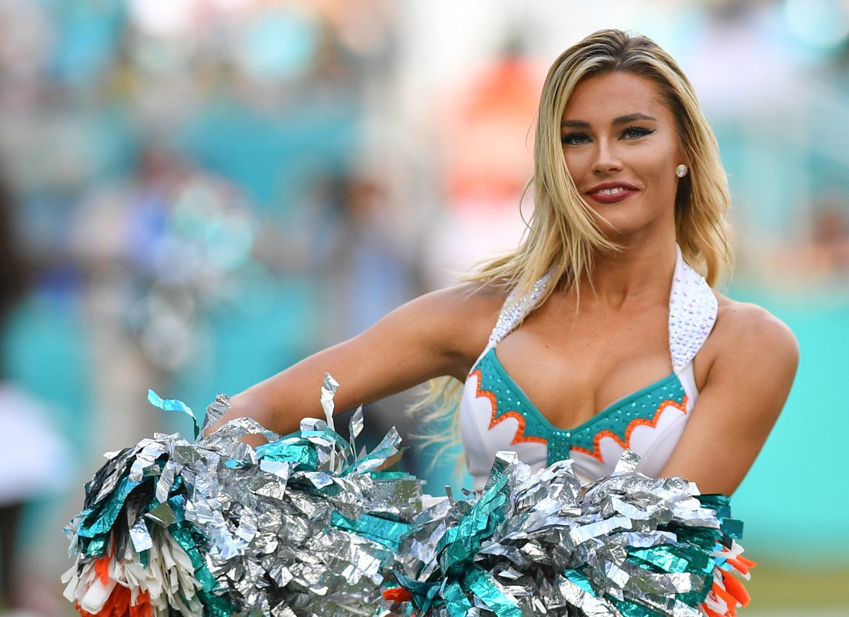 Dolphins Cheerleader Went Viral During Team's Historic Win - The