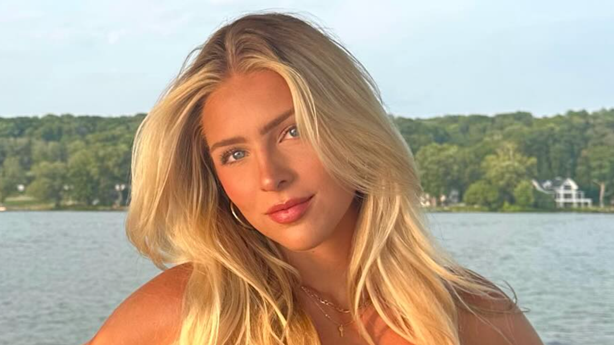 Ohio State Quarterback’s Girlfriend Sends Fans Into Frenzy With Swimsuit Photo Ohio State Quarterback’s Girlfriend Sends Fans Into Frenzy With Swimsuit Photo