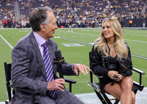 NFL Fans React To Carrie Underwood's Outfit Sunday Night