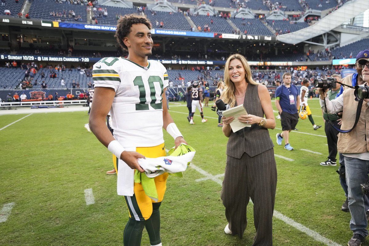 Erin Andrews' Choice Of Outfit For Packers Game Goes Viral - Game 7