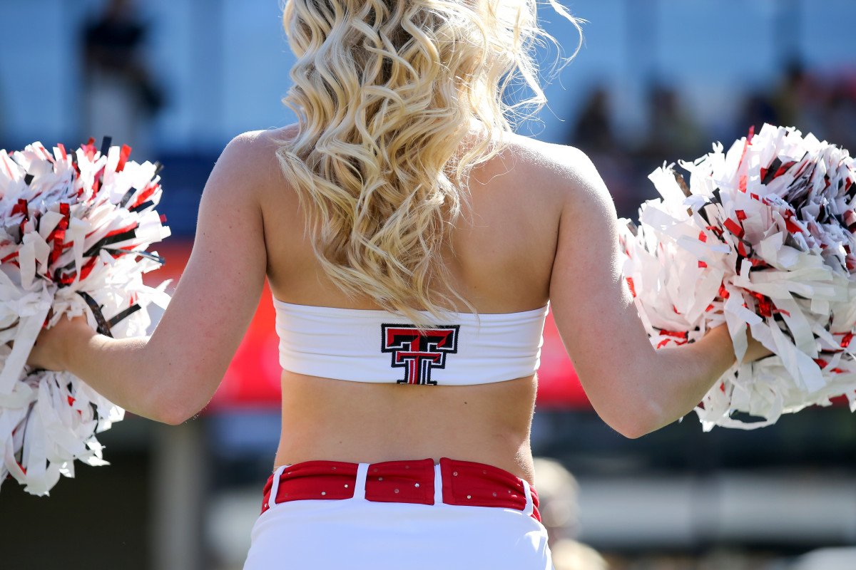 Photos: NFL Cheerleader Is Going Viral On TikTok - The Spun: What's  Trending In The Sports World Today