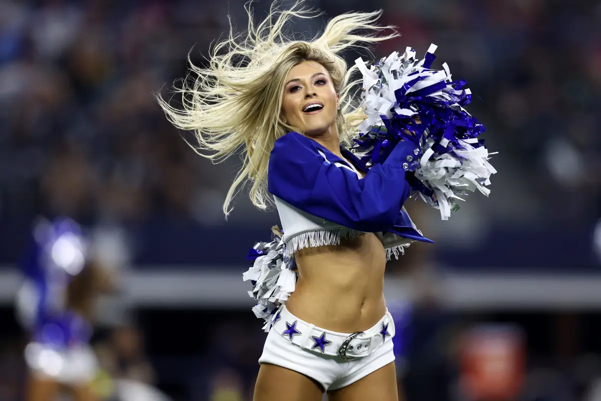 Viral Swimsuit Photos Shared by Dallas Cowboys Cheerleaders