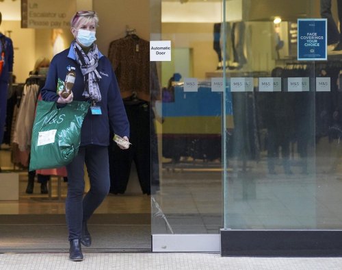 In pictures: People in Sheffield continue to wear masks despite the lifting of 'Plan B' Covid restrictions