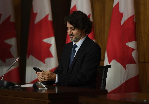 Justin Trudeau takes aim at Doug Ford, says Ontario premier ‘is in a tough situation right now’