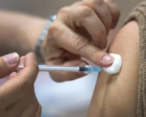 Quebec COVID-19 booster rates stay low as province launches new vaccination campaign