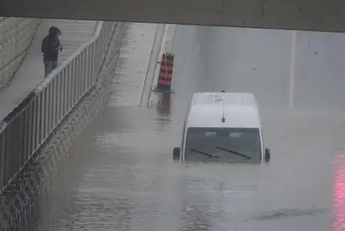 Motorists Rescued In Mississauga As Heavy Rains Cause Flooding Across