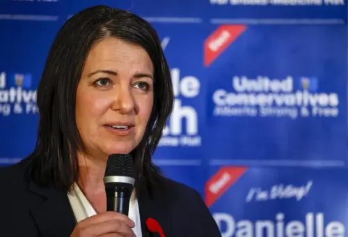 Alberta Premier Danielle Smith personally urging event organizers, businesses to reconsider vaccine mandates