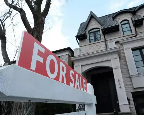 Toronto home prices drop 3.9 per cent to $1.05 million (November 2021)