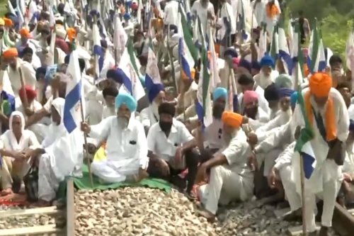 Farmers in Punjab begin 3-day "rail roko" protest over flood compensation demands, MSP - The Statesman