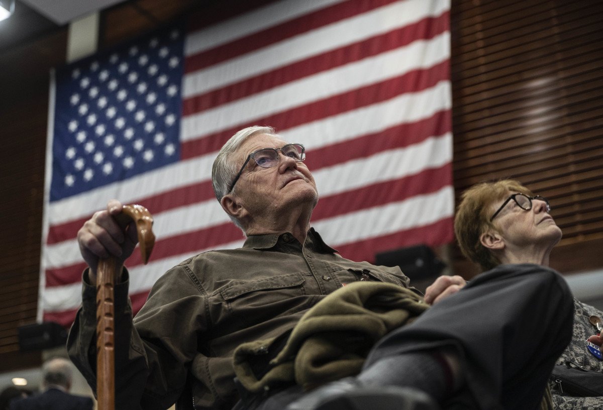 Americans cut retirement savings as recession fears rise