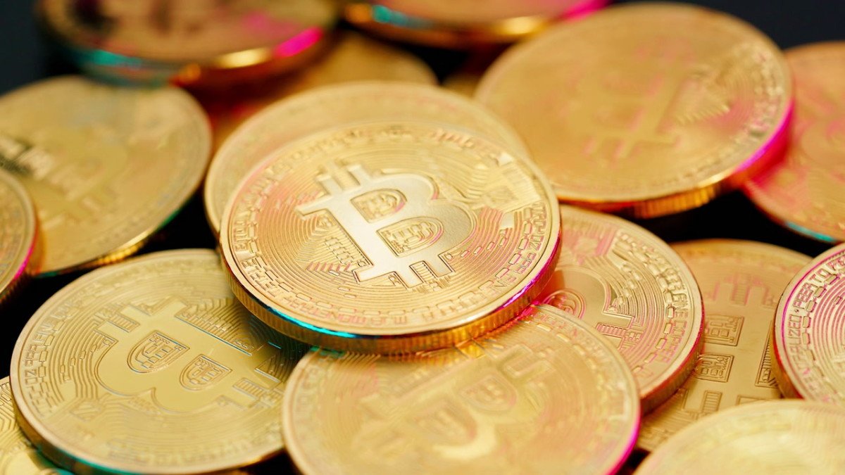 Major crypto stocks surge as Bitcoin recovers