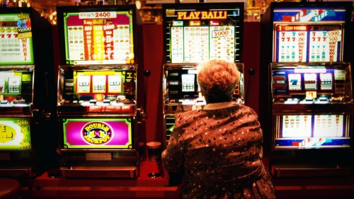 Iconic Las Vegas Strip Casino Brings Back Gambling's Past