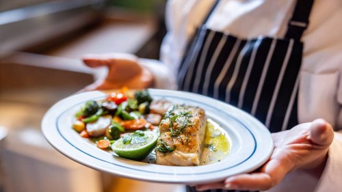Prominent seafood chain continues closing restaurants after bankruptcy