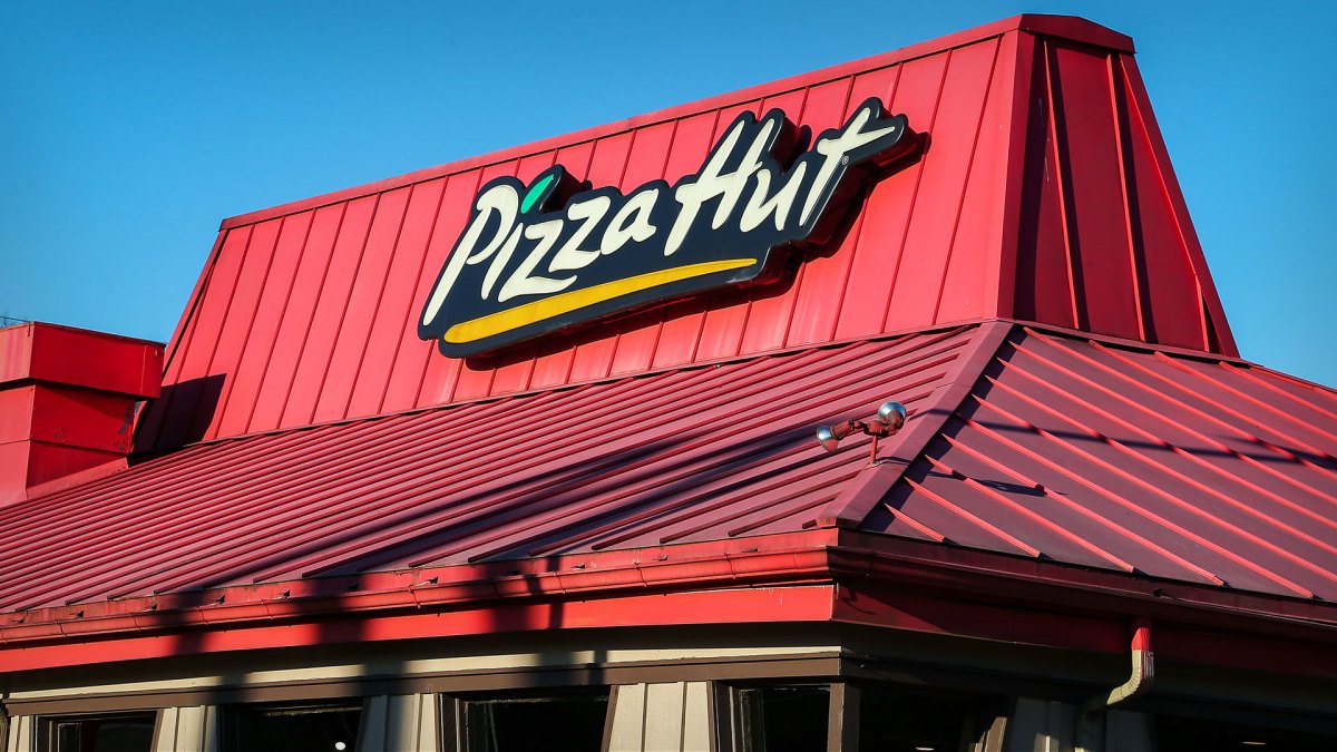 Pizza Hut is bringing back 1980s favorites Business News