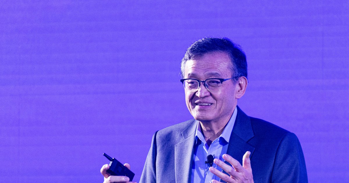 Intel CEO’s ties: Investors must weigh advantage vs. danger