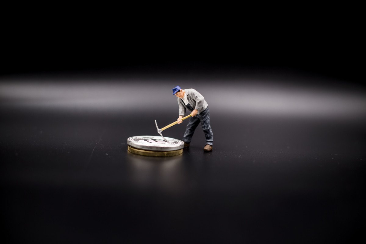 Another Bitcoin miner quietly pivots to AI after $452 million loss