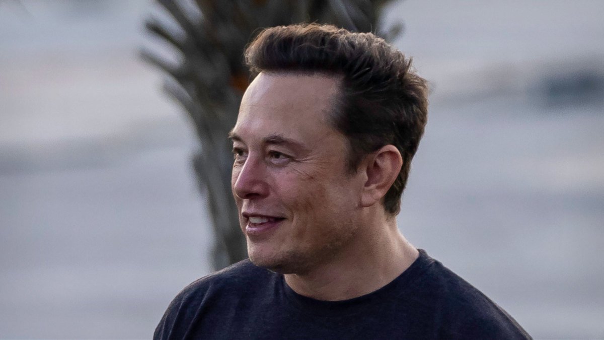 Elon Musk Climbs Back to the Top of the World