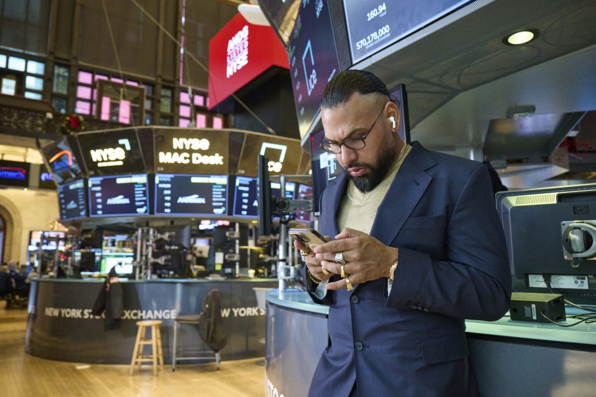 Markets extend losses amid 'extreme fear' among investors