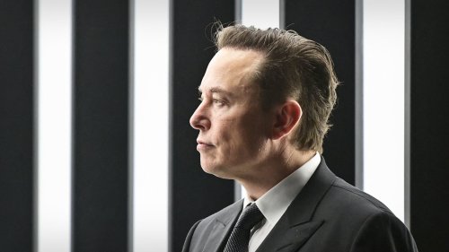 Elon Musk Declares War on Apple