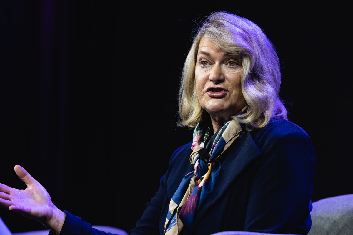 Senator Lummis introduces another Bitcoin bill amid price crash