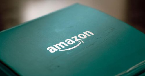 Amazon is selling a $200 smartwatch for just $30, and shoppers say it 'works just like an Apple Watch'