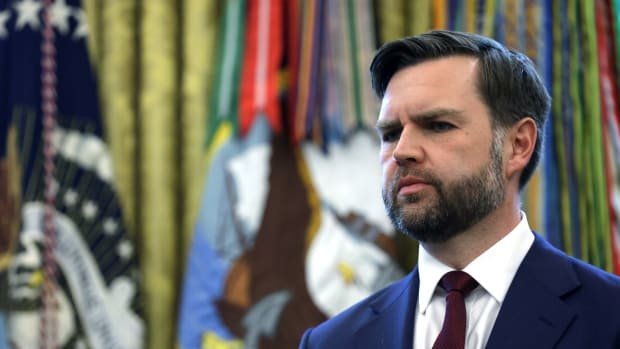 Lawmakers call to remove Trump after Iran warning