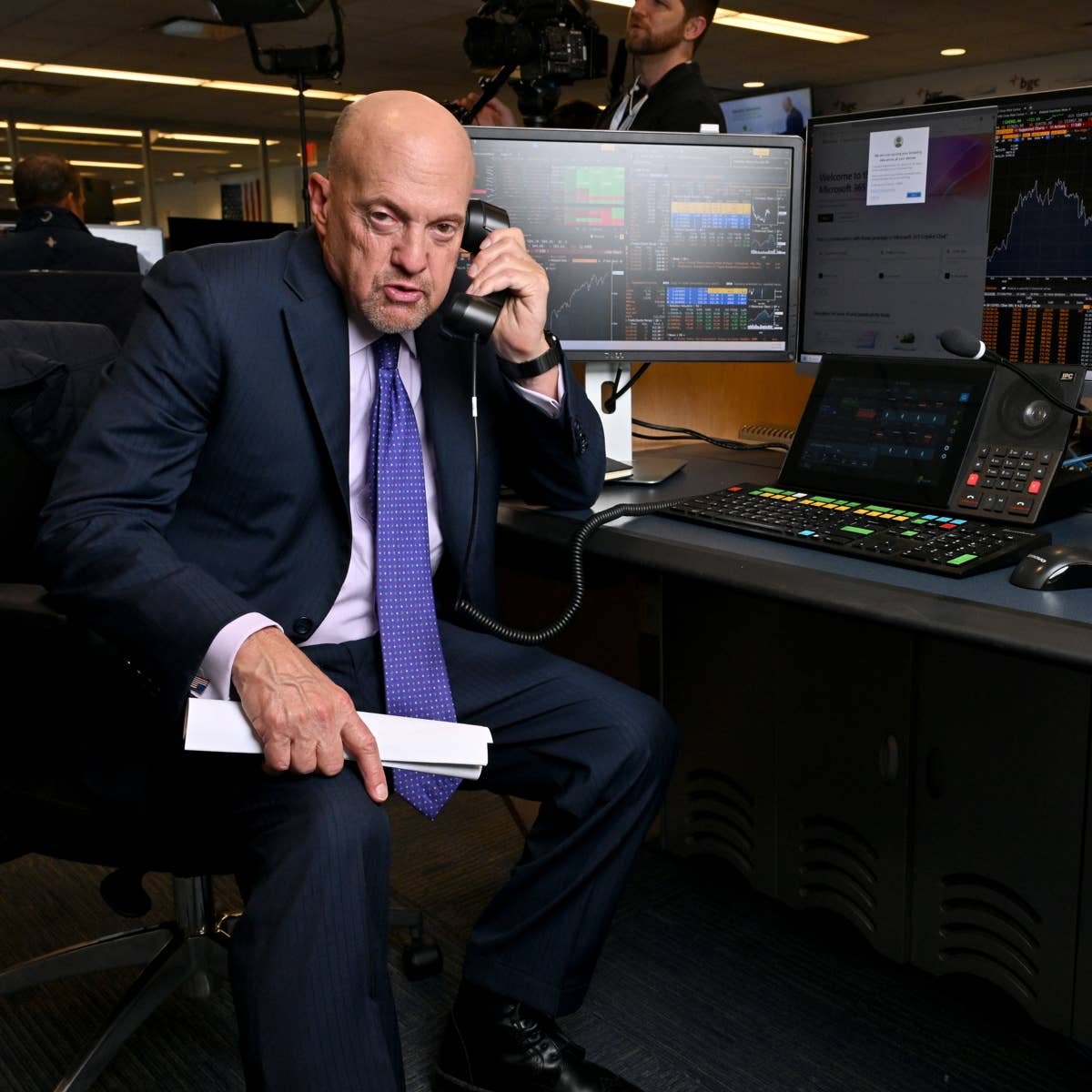 Jim Cramer questions Robinhood's priorities on earnings miss