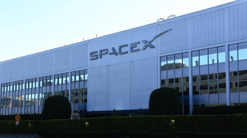 SpaceX stock defies latest Wall Street forecasts