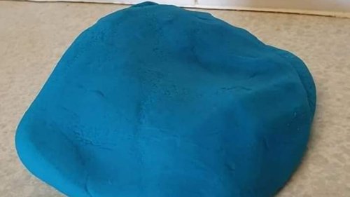 I make playdough in the slow cooker for my kids – it’s so easy, mega cheap and is the ‘smoothest’ recipe ever