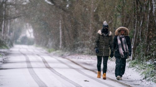 UK weather: Exact date Arctic blast will send temperatures plummeting after Brits shiver through 0C night