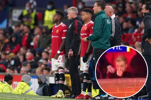 Man Utd fans spot furious Van de Beek on bench as Ole subs on Fred vs  Villarreal - Flipboard