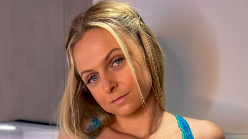 OnlyFans’ sexiest F1 influencer has fans all choosing a new favourite team as she models outfits in racy lingerie