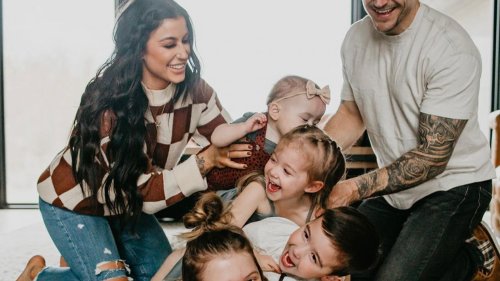 Teen Mom fans cringe at ‘careless’ Chelsea Houska after she lets her kids eat messy food & sauces on pricey white couch