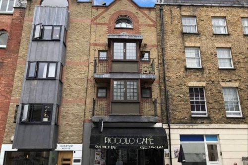 Estate agent flooded with calls as London property worth £1m is listed for £
