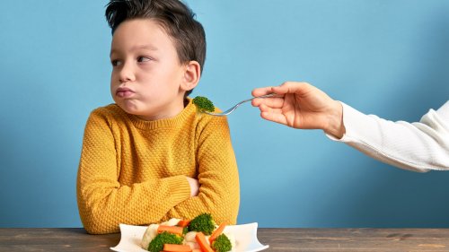 I’m a parenting pro and parents always make the same 7 mistakes when their kids are picky eaters